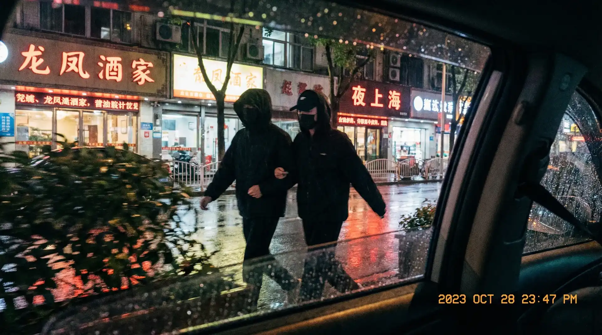 雷霆扫毒下载 - 顶流明星深夜密会现场抓拍照片